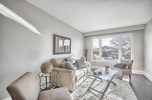 Semi-Detached at 167 Septonne Avenue Main Fl, Newmarket, ON L3Y 2W4
