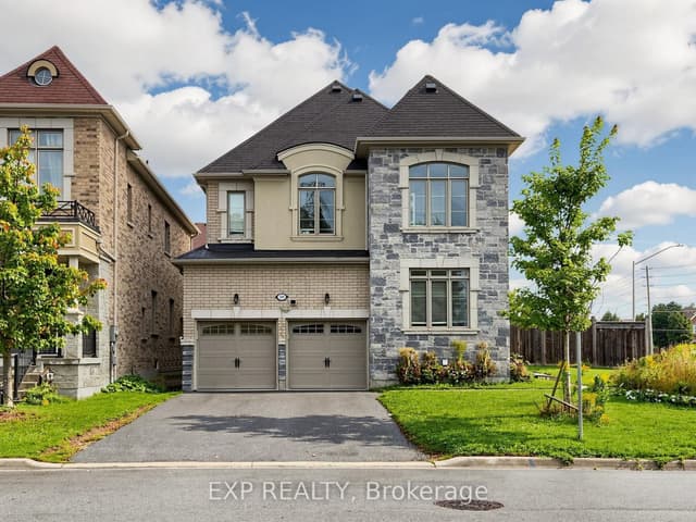 Detached at 500 Mcgregor Farm Trail, Newmarket, ON L3X 0H7