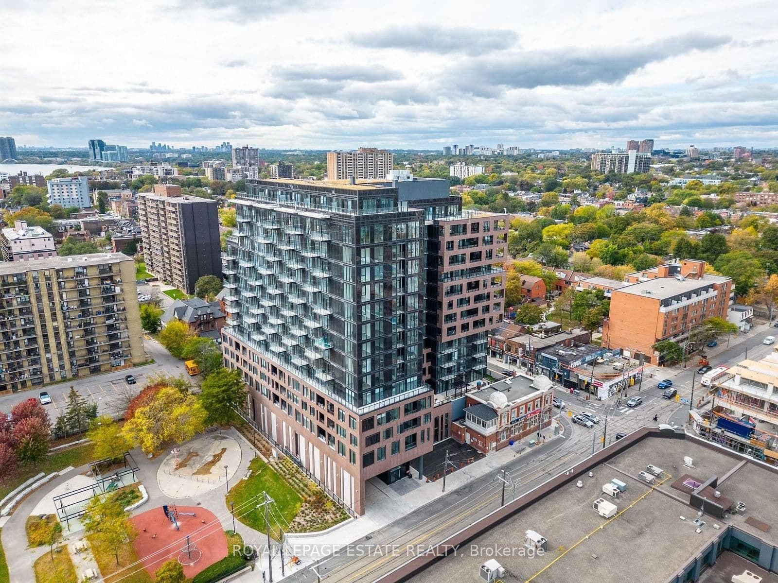Suite 626 · Floor 6, Unit 626 · 270 Dufferin St