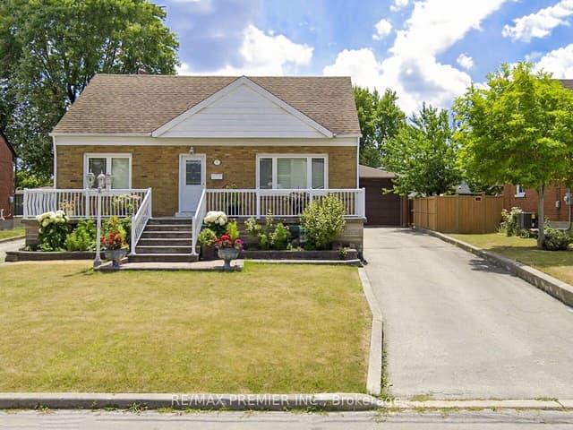 Detached at 7 Mayall Avenue, Toronto, ON M3L 1E3, Toronto W05