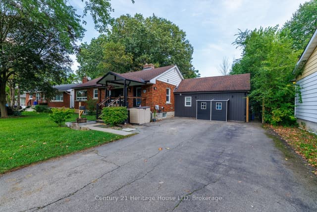 Detached at 6 Greenock Circle, St. Catharines, ON L2S 1B4