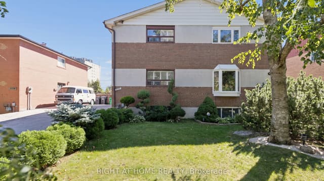 Semi-Detached at 2260 Wiseman Court, Mississauga, ON L5J 1P2