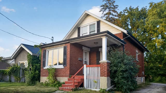 Detached at 384 Wharncliffe Road S, London South, ON N6J 2M1