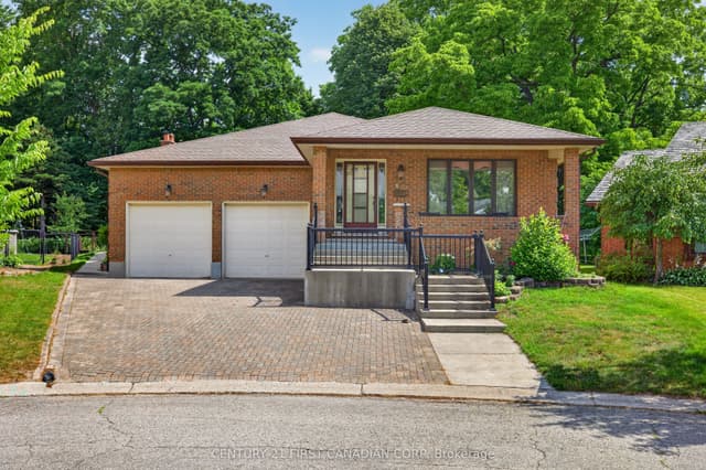 Detached at 27 Stirrup Court, London North, ON N6G 3T8