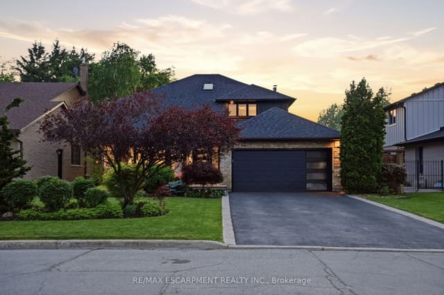 Detached at 617 Grays Road, Hamilton, ON L8E 2Z7