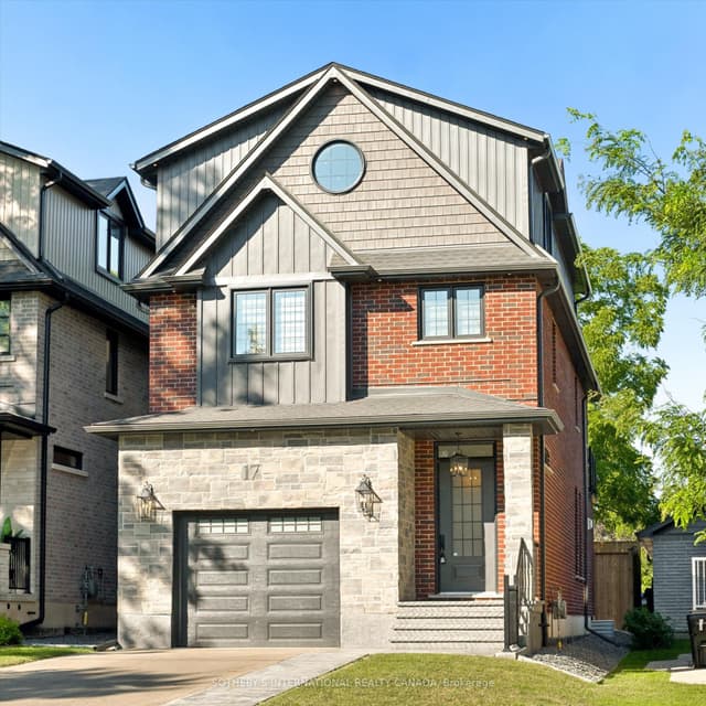 Detached at 17 Avondale Avenue S, Waterloo, ON N2L 2B5