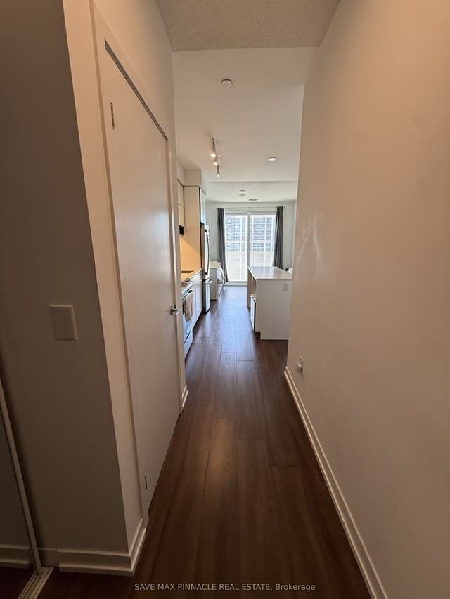 Condo Apartment at 4065 Confederation Parkway 2206, Mississauga, ON L5B 4N1