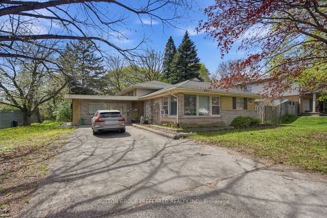 Detached at 2 Ruskin Court, London North, ON N6G 1S8