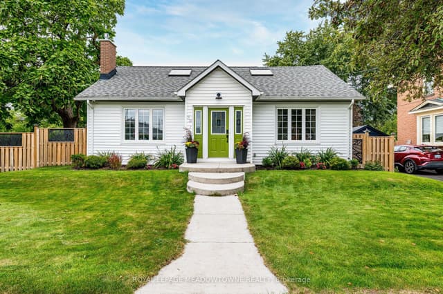 Detached at 32 Craig Street, Brampton, ON L6Y 1J1