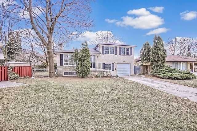 Detached at 162 Kenvale Court, Richmond Hill, ON L4C 4S9