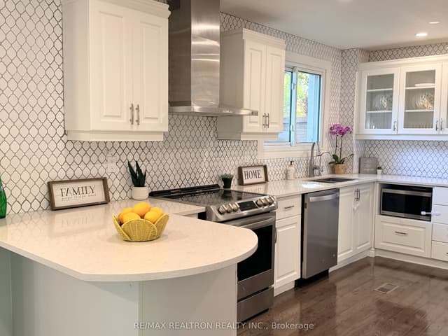 Detached at 383 Sandford Street, Newmarket, ON L3Y 4S5