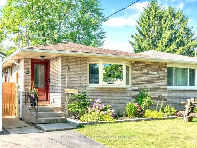 Semi-Detached at 8 Lakehurst Drive, St. Catharines, ON L2N 4C2