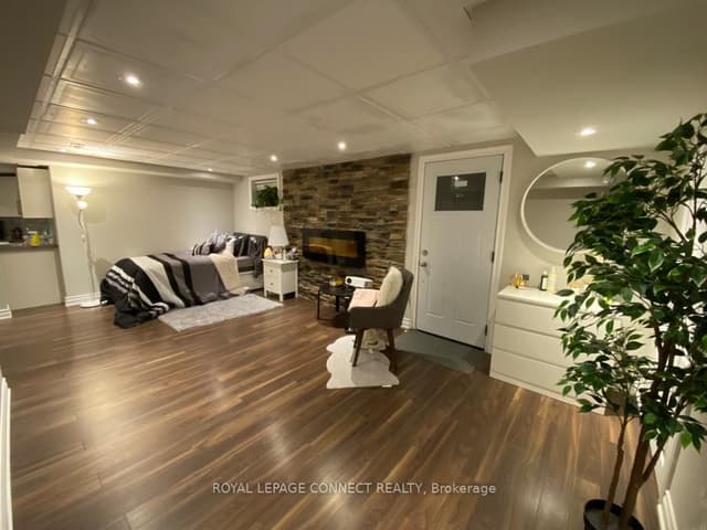 Detached at 43 Tomlin Crescent Lower, Richmond Hill, ON L4C 7T1