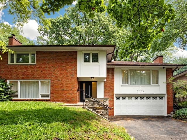 Detached at 3275 Credit Heights Drive, Mississauga, ON L5C 2L8