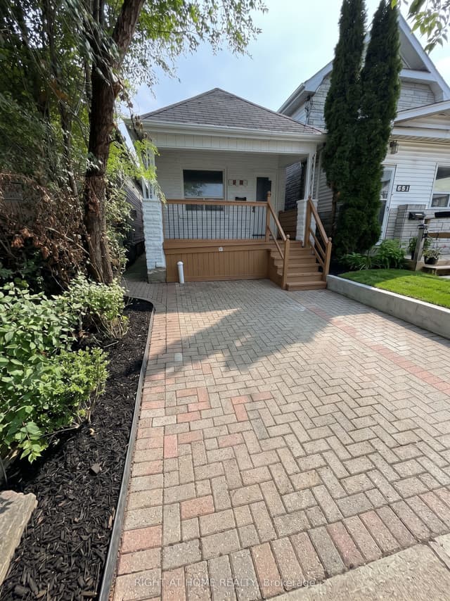 Detached at 683 Mortimer Avenue, Toronto, ON M4C 2K1, Toronto E03