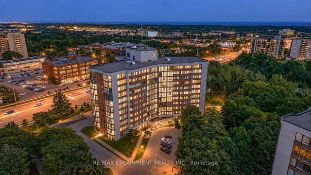 Condo Apartment at 1230 Marlborough Court 202, Oakville, ON L6H 3K6