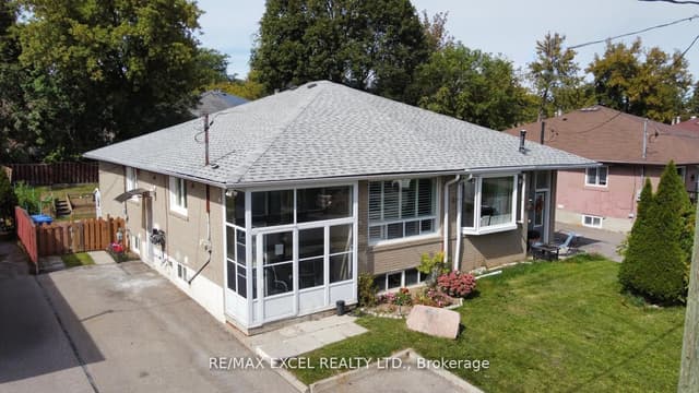 Semi-Detached at 44 Lindsay Avenue, Newmarket, ON L3Y 4N6