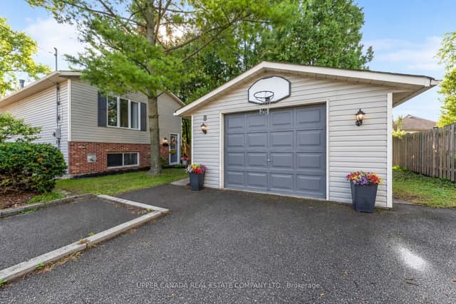 Detached at 8 Rose Street, St. Catharines, ON L2S 2W7