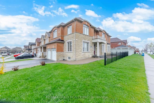 Detached at 26 Drummondville Drive, Brampton, ON L6P 3M9