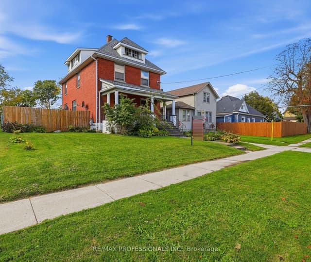 Detached at 26 Arthur Avenue, St. Thomas, ON N5P 3L2