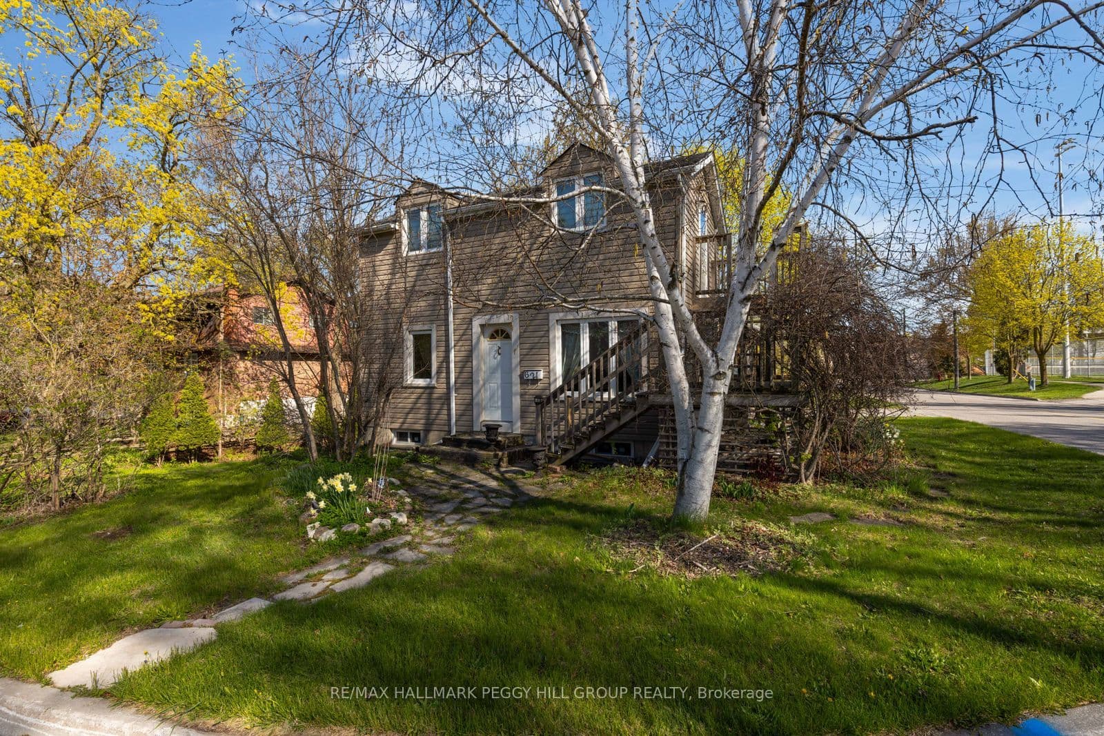 621 Lydia St