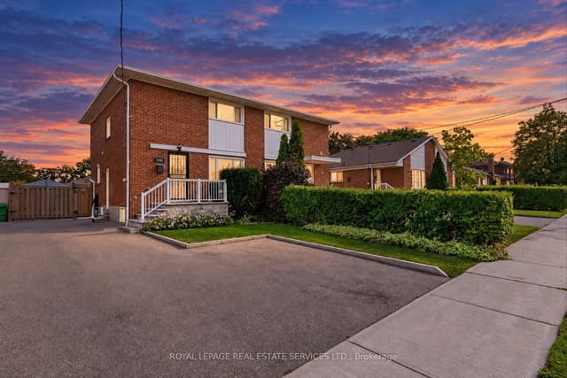Semi-Detached at 1192 Flagship Drive, Mississauga, ON L4Y 2K1