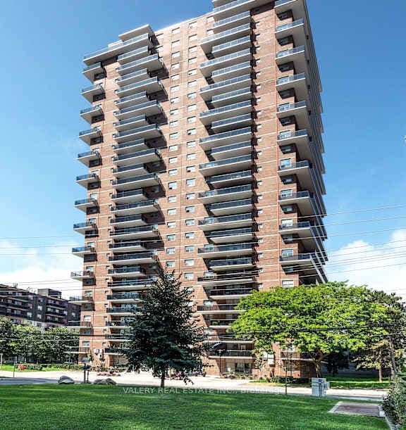 Condo Apartment at 70 Park Street E 906, Mississauga, ON L5G 1M5