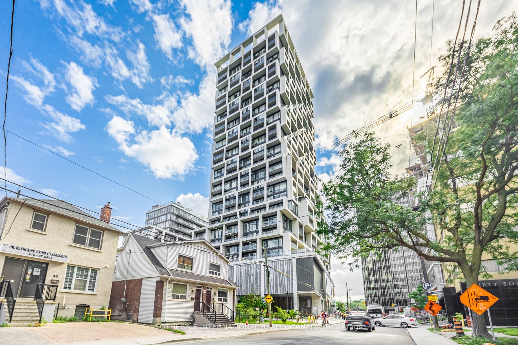 Suite 907 · Floor 9, Unit 907 · 5 Soudan Ave