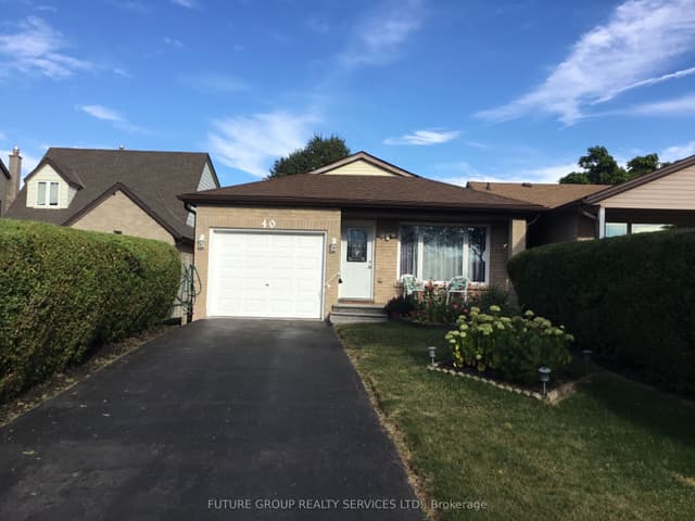 Detached at 40 Lyton Crescent, Hamilton, ON L8J 2C9