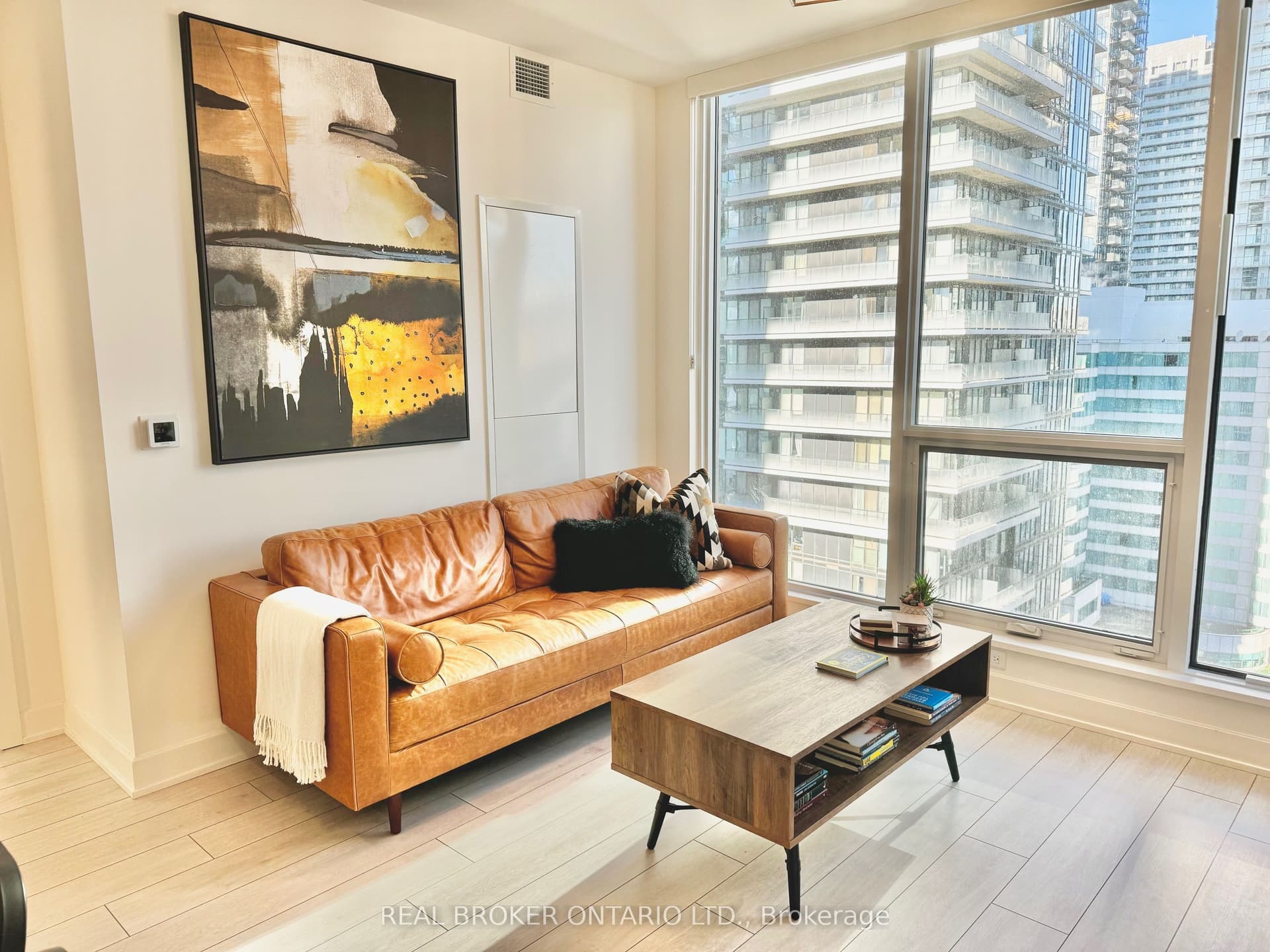Suite 1913 · Floor 19, Unit 1913 · 35 Mercer St