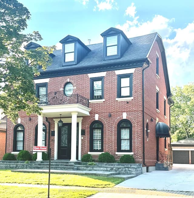 Detached at 42 Oatlands Crescent, Richmond Hill, ON L4C 9P2