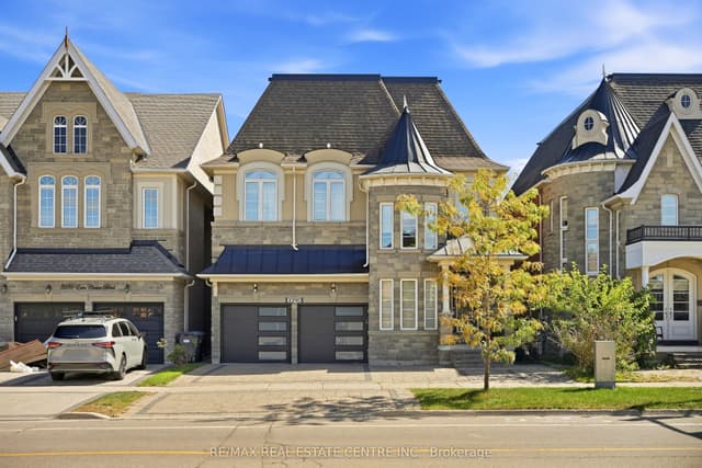 Detached at 3290 Erin Centre Boulevard, Mississauga, ON L5M 0K9