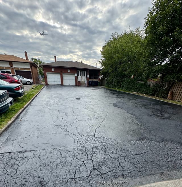 Detached at 2114 Islington Avenue, Toronto, ON M9P 3N9, Toronto W09