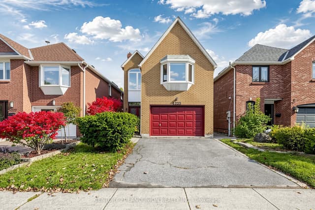 Detached at 4223 Lastrada Heights, Mississauga, ON L5C 3V1