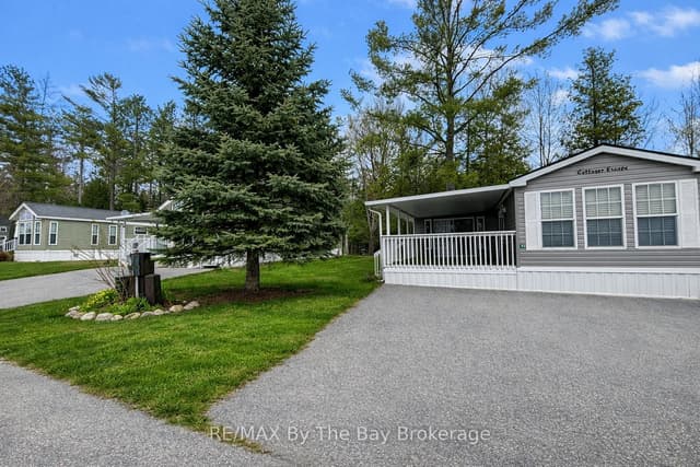 Detached at Wasaga Beach, ON
