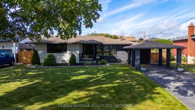 Detached at 9 Bishops Road, St. Catharines, ON L2M 1T8