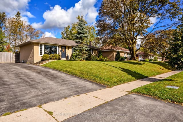 Detached at 74 Rose Street, Barrie, ON L4M 2T2
