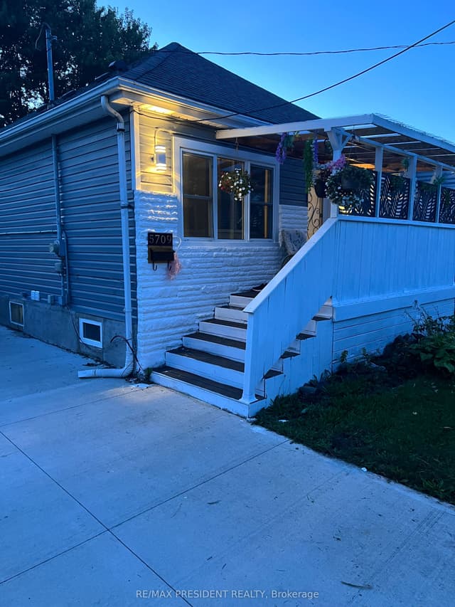 Detached at 5709 Temperance Avenue N, Niagara Falls, ON L2G 4A6