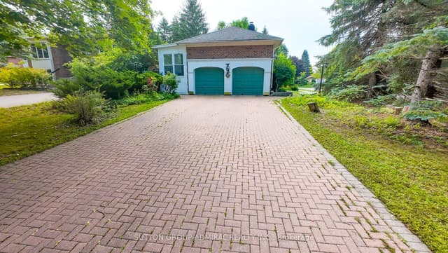 Detached at 284 Murray Drive, Aurora, ON L4G 6B1
