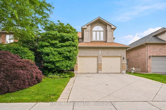 Detached at 207 Valridge Drive, Hamilton, ON L9G 4Y4