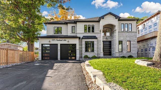 Detached at 529 Pineland Avenue, Oakville, ON L6K 1Z9