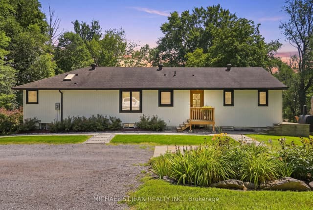 Detached at 1095 Governors Road, Hamilton, ON L9H 5E3