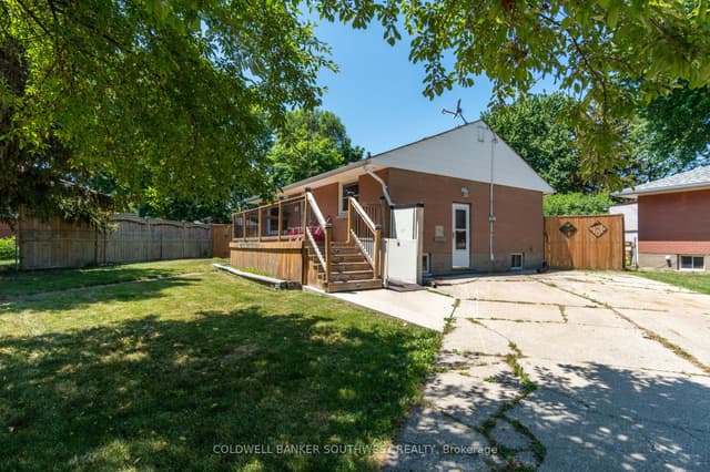 Detached at 18 Tweedsmuir Avenue, Sarnia, ON N7S 2R8