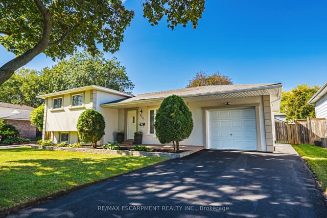 Detached at 2231 Urwin Crescent, Oakville, ON L6L 2T3