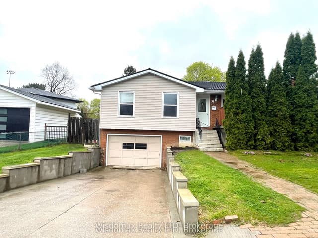 Detached at 7 GREENMEADOW Court, St. Catharines, ON L2P 1X7
