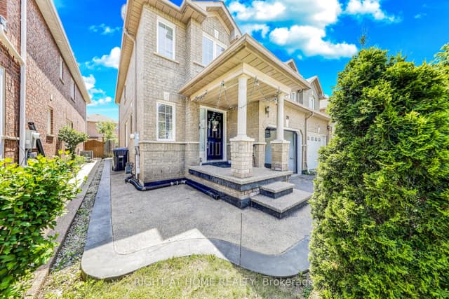 Semi-Detached at 28 Cedarvalley Boulevard, Brampton, ON L7A 2C2