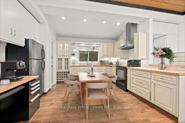Detached at 19 Old Pavillion Road, Caledon, ON L7C 3J8