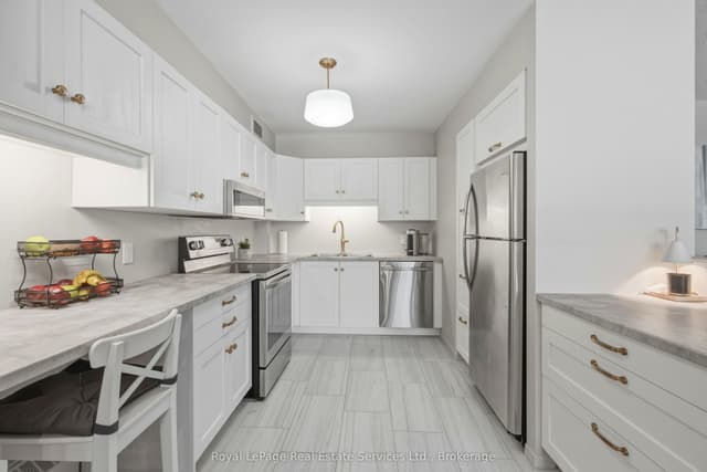 Condo Apartment at 15 Towering Heights Boulevard 102, St. Catharines, ON L2T 3G7