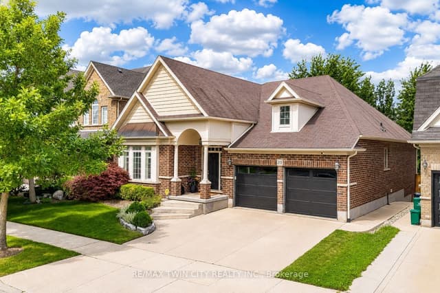Detached at 213 Edgewater Crescent, Kitchener, ON N2A 4M2