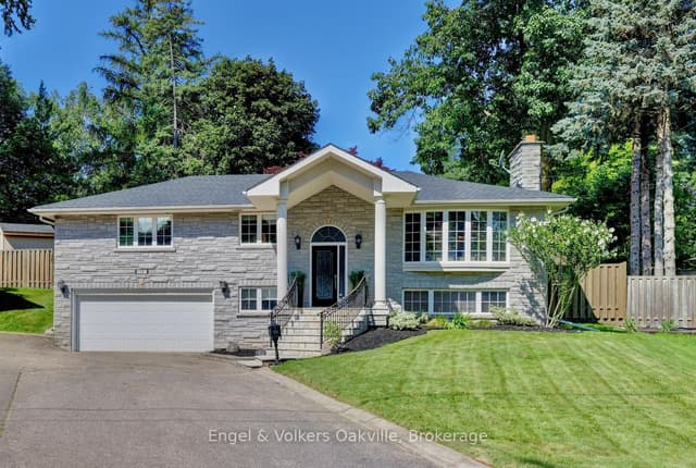 Detached at 3281 Flanagan Crescent, Mississauga, ON L5C 2M7